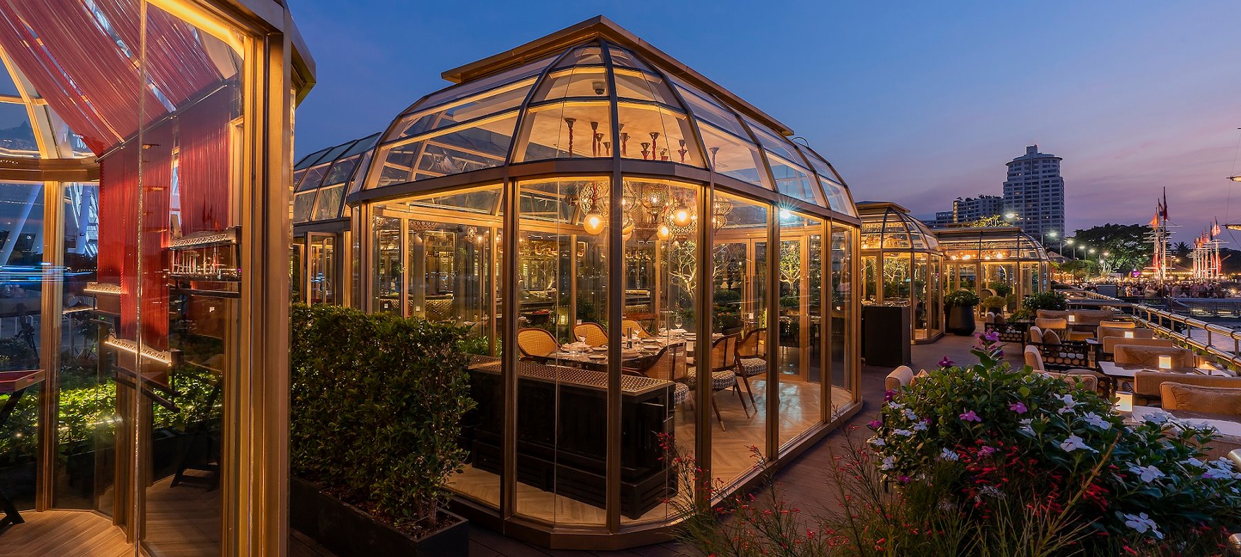 ห้องอาหารสไตล์สเต็กเฮาส์สุดหรูริมแม่น้ำเจ้าพระยา เดอะคริสตัลล์กริลล์เฮาส์